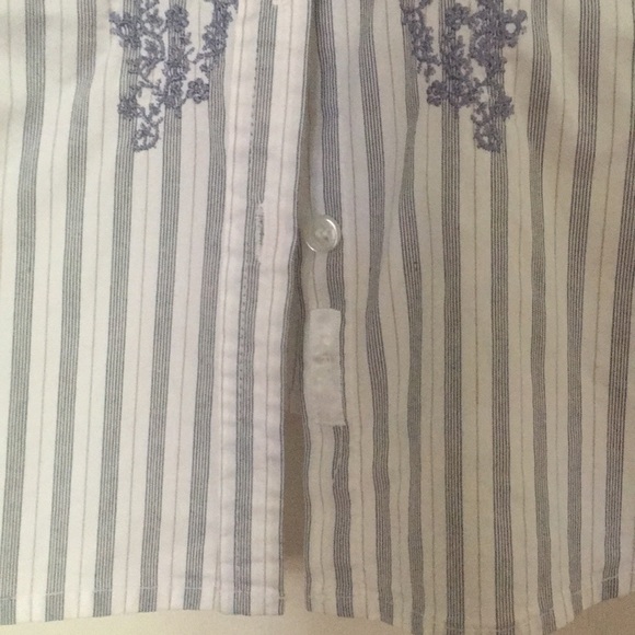 Embroidered shirt - Picture 4 of 7